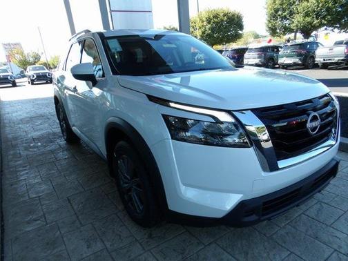 2025 Nissan Pathfinder SV 4WD