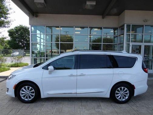 2018 Chrysler Pacifica Touring-L Plus