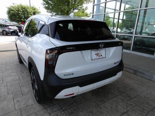 2025 Nissan Kicks SR