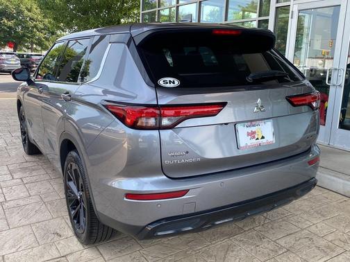 Mercury Gray Metallic 2023 Mitsubishi Outlander SE S-AWC
