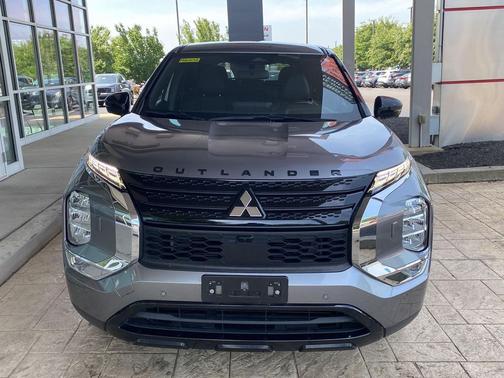 Mercury Gray Metallic 2023 Mitsubishi Outlander SE S-AWC