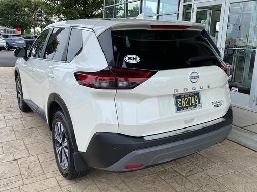 Pearl White Tricoat 2023 Nissan Rogue SV