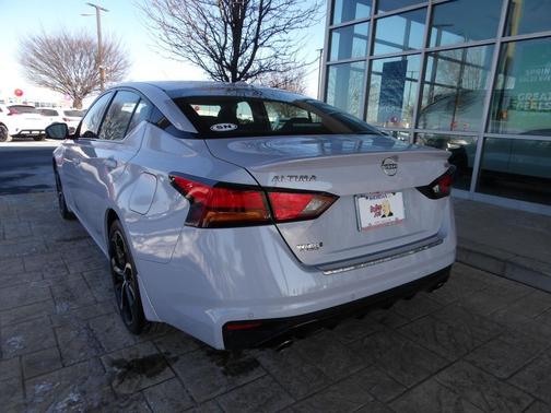 2023 Nissan Altima SR FWD