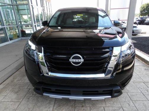 2025 Nissan Pathfinder SL 4WD