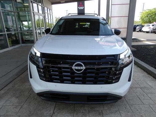 Everest White Pearl Tricoat 2026 Nissan Pathfinder SV