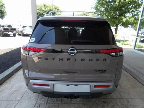 2024 Nissan Pathfinder Platinum 4WD
