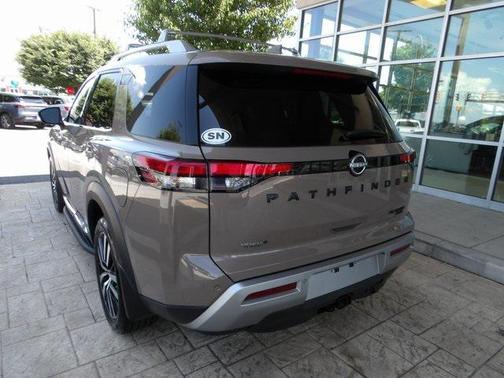 2024 Nissan Pathfinder Platinum 4WD