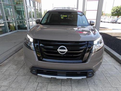 2024 Nissan Pathfinder Platinum 4WD
