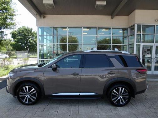 2024 Nissan Pathfinder Platinum 4WD