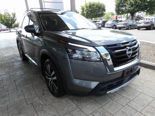 2023 Nissan Pathfinder Platinum 4WD