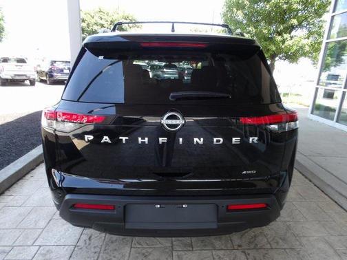 2025 Nissan Pathfinder SV 4WD