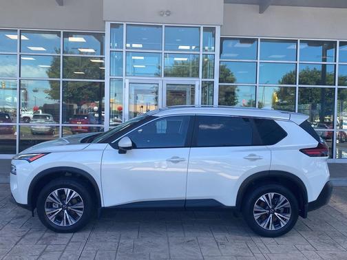 Pearl White Tricoat 2023 Nissan Rogue SV