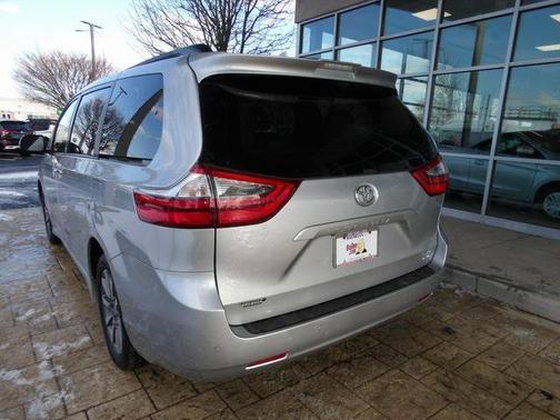 2020 Toyota Sienna XLE