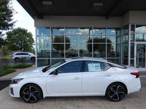 2025 Nissan Altima SR FWD