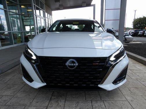 2025 Nissan Altima SR FWD