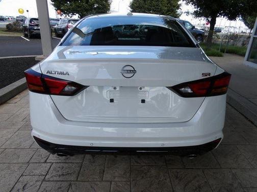 2025 Nissan Altima SR FWD