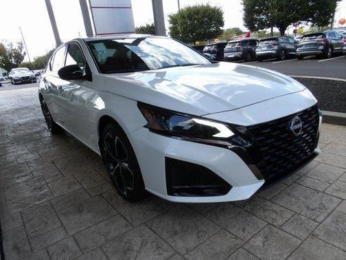 2025 Nissan Altima SR FWD