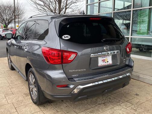 2019 Nissan Pathfinder SL
