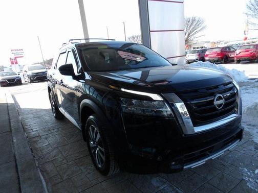 2024 Nissan Pathfinder SL 4WD