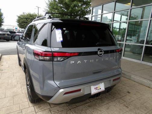 2025 Nissan Pathfinder Platinum 4WD