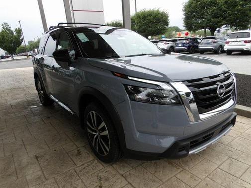 2025 Nissan Pathfinder Platinum 4WD