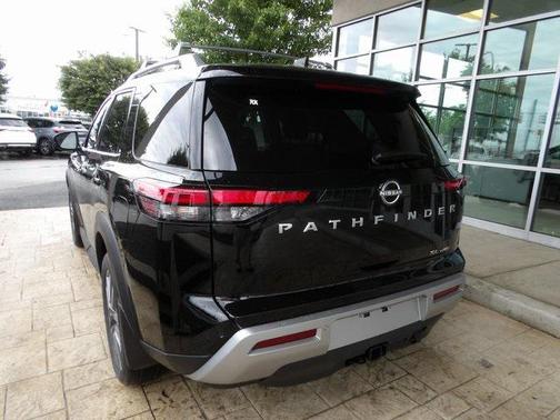 2025 Nissan Pathfinder SL 4WD