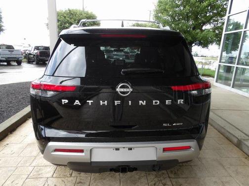 2025 Nissan Pathfinder SL 4WD