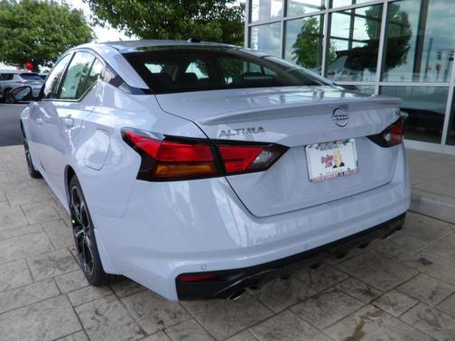 Gray Sky Pearl 2026 Nissan Altima SR FWD
