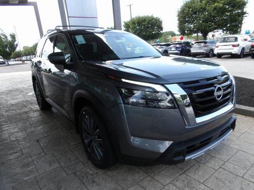 2025 Nissan Pathfinder SL 4WD