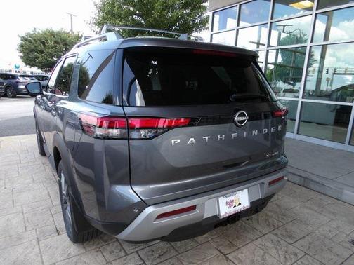 2025 Nissan Pathfinder SL 4WD