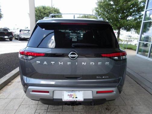 2025 Nissan Pathfinder SL 4WD