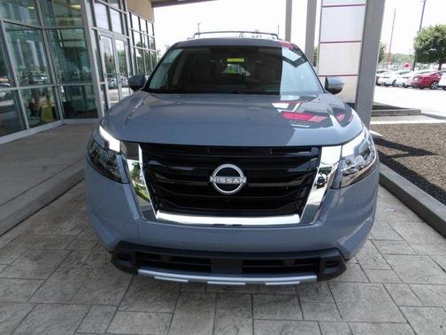 2025 Nissan Pathfinder Platinum 4WD