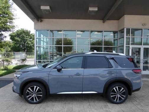 2025 Nissan Pathfinder Platinum 4WD