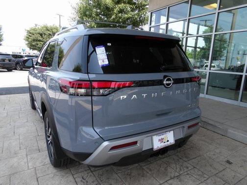 2025 Nissan Pathfinder Platinum 4WD