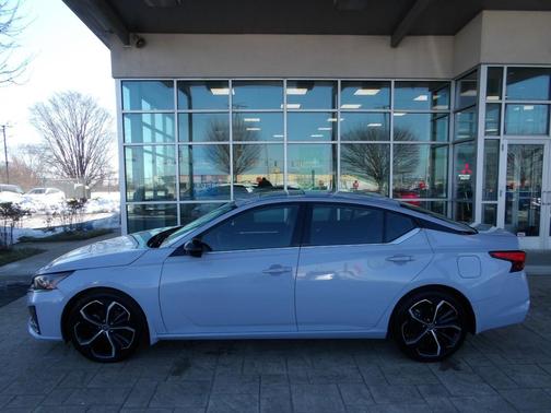 2023 Nissan Altima SR FWD