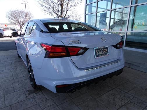 2023 Nissan Altima SR FWD