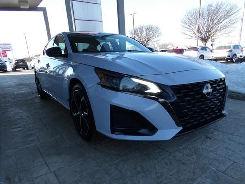 2023 Nissan Altima SR FWD