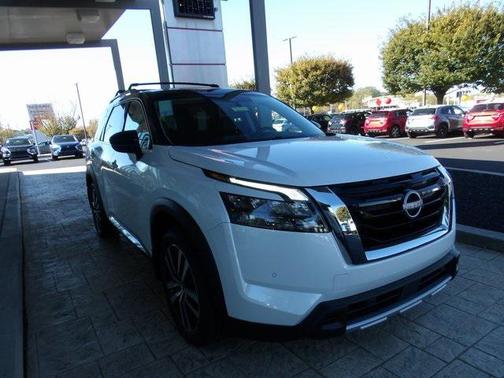 2025 Nissan Pathfinder Platinum 4WD