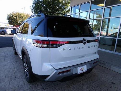 2025 Nissan Pathfinder Platinum 4WD