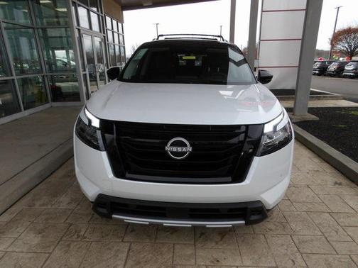 2025 Nissan Pathfinder Platinum 4WD