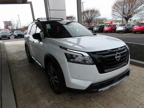 2025 Nissan Pathfinder Platinum 4WD