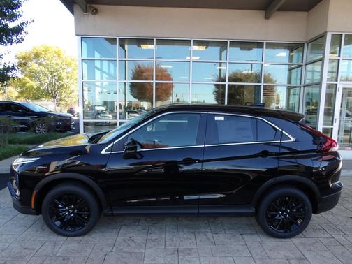 Labrador Black Pearl 2024 Mitsubishi Eclipse Cross LE