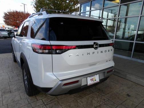 2025 Nissan Pathfinder SL 4WD