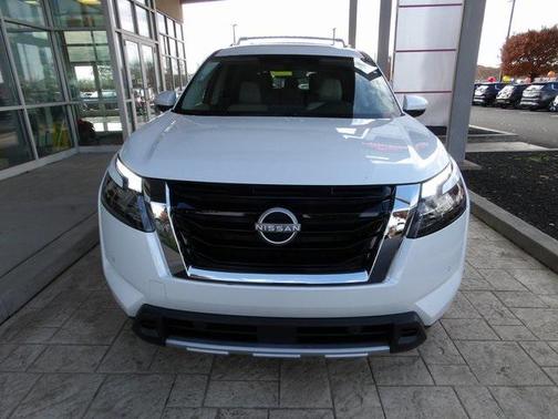2025 Nissan Pathfinder SL 4WD
