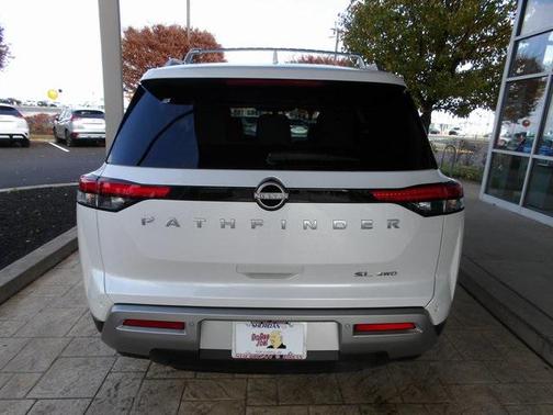 2025 Nissan Pathfinder SL 4WD