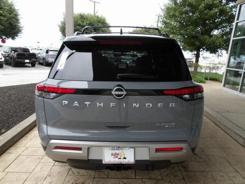 2025 Nissan Pathfinder Platinum 4WD