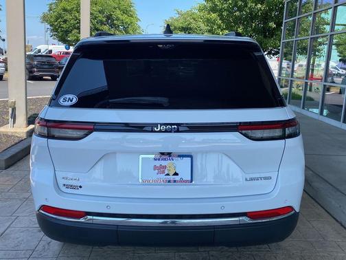 Bright White Clearcoat 2023 Jeep Grand Cherokee Limited