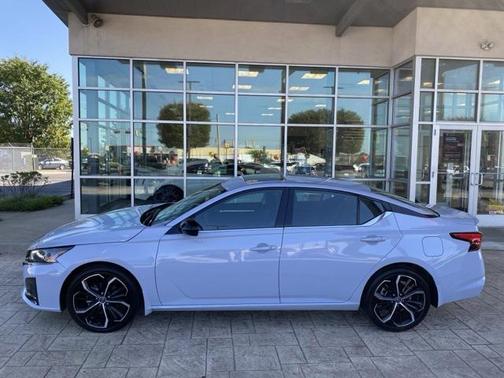 Gray Sky Pearl 2023 Nissan Altima SR FWD