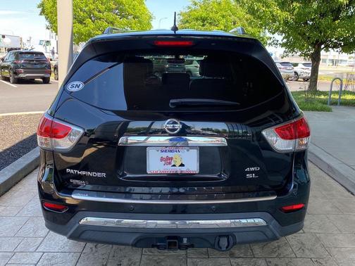Magnetic Black Metallic 2016 Nissan Pathfinder SL