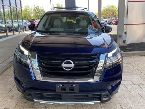 Deep Ocean Blue Pearl 2023 Nissan Pathfinder SL 4WD